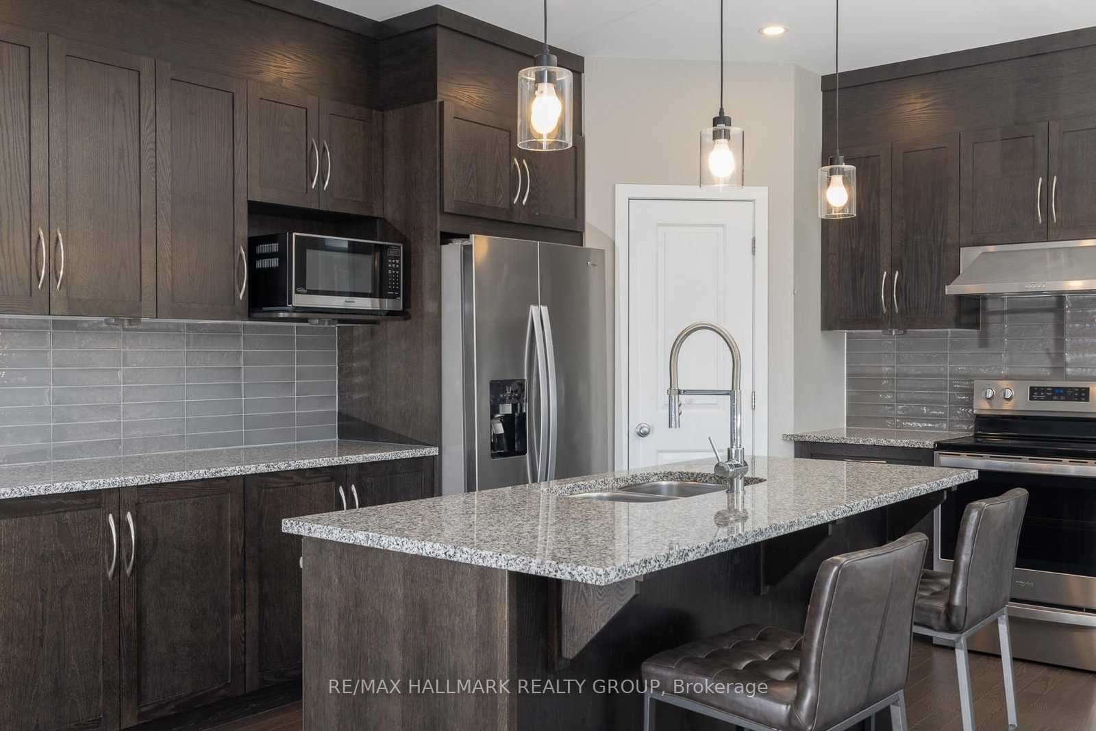 305 Oxer Place • Ottawa, ON photo 12
