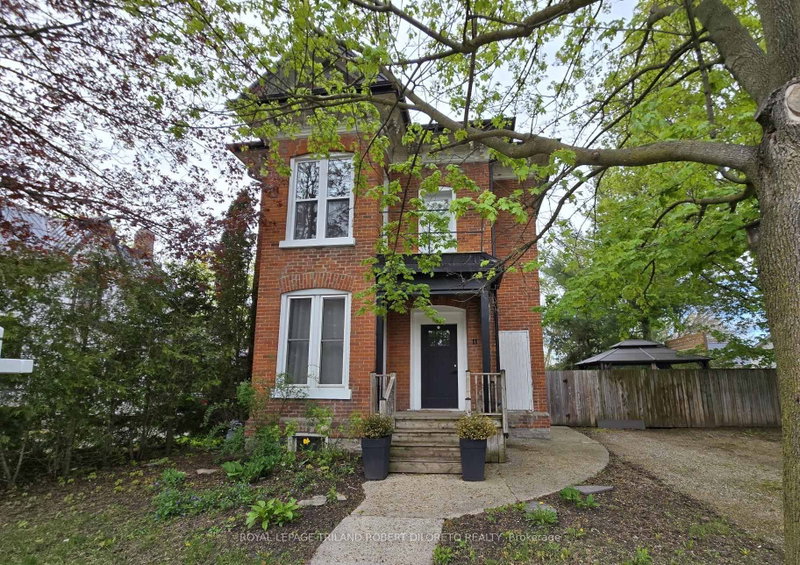 11 Maple Street W