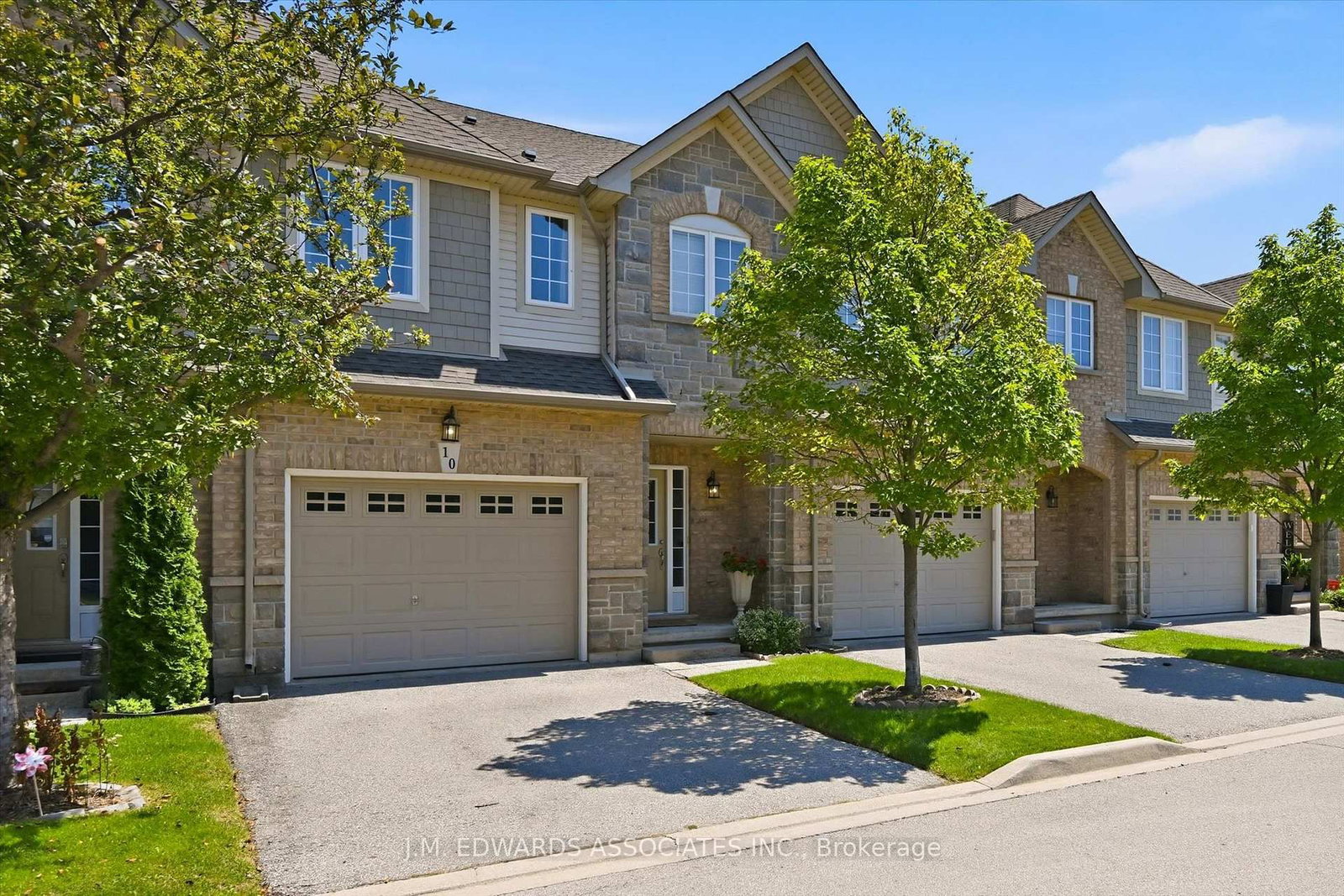 Townhouse for sale at 10-40 Dartmouth Gate, Hamilton, Ontario, L8E 0C4 - Lakeshore - MLS: X13670248