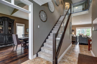 2058 WESTPOINT Heights • London South, ON photo 5