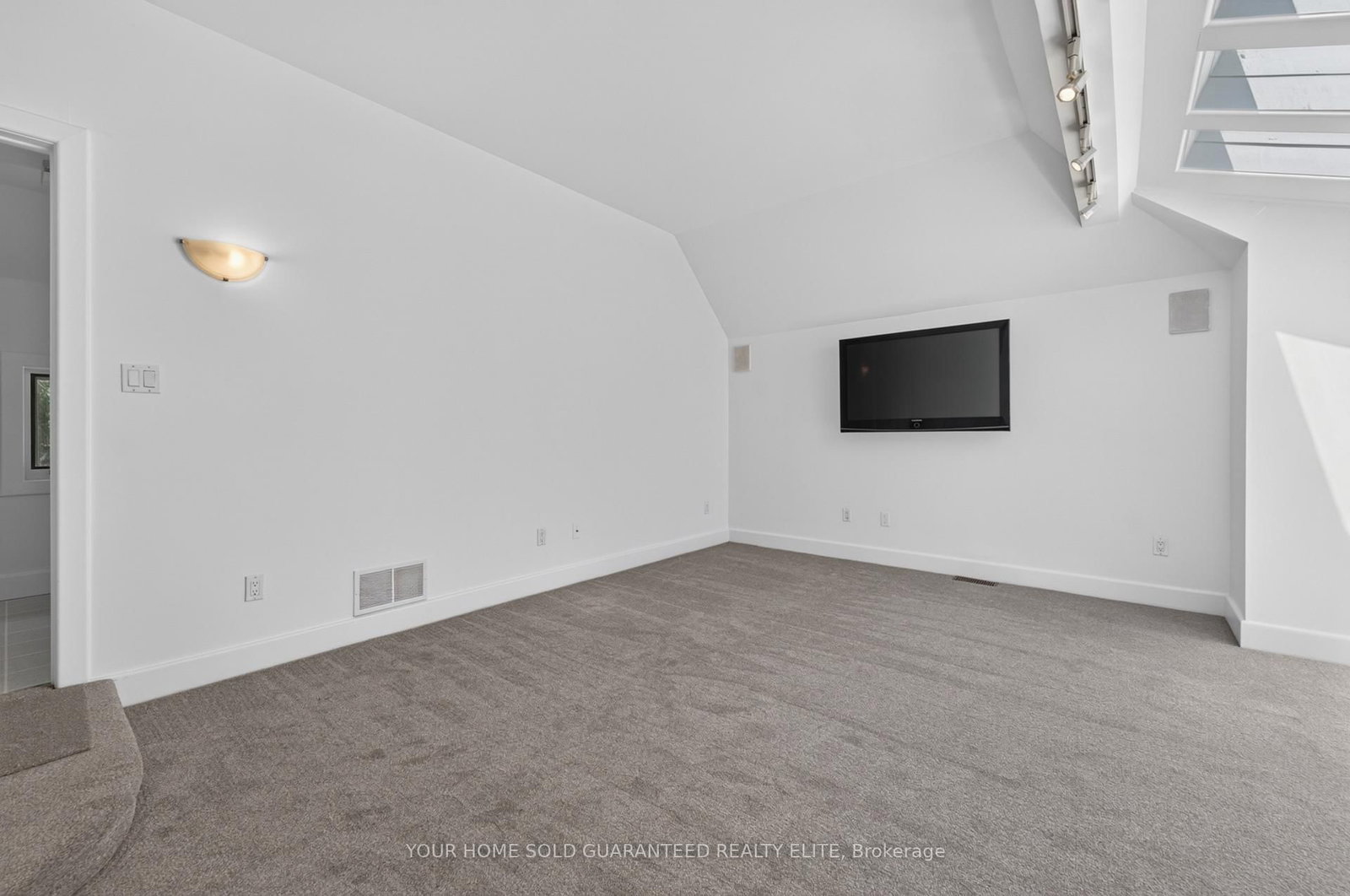 4 Forsyth Avenue N • Hamilton, ON photo 27