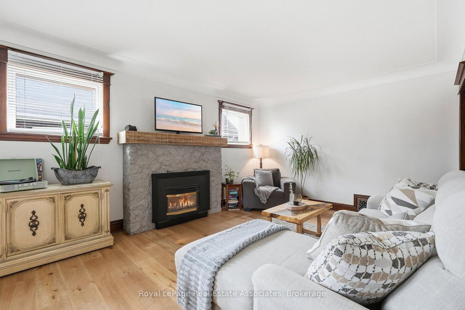 96 Huxley Avenue S • Hamilton, ON photo 11