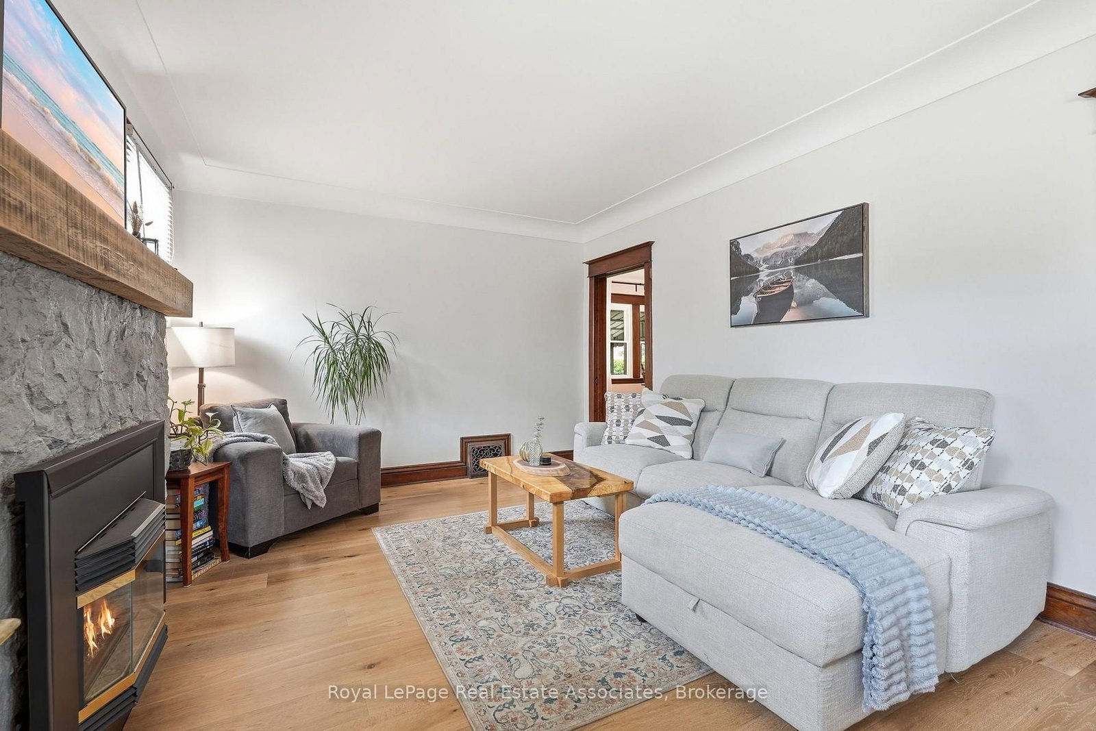 96 Huxley Avenue S • Hamilton, ON photo 12