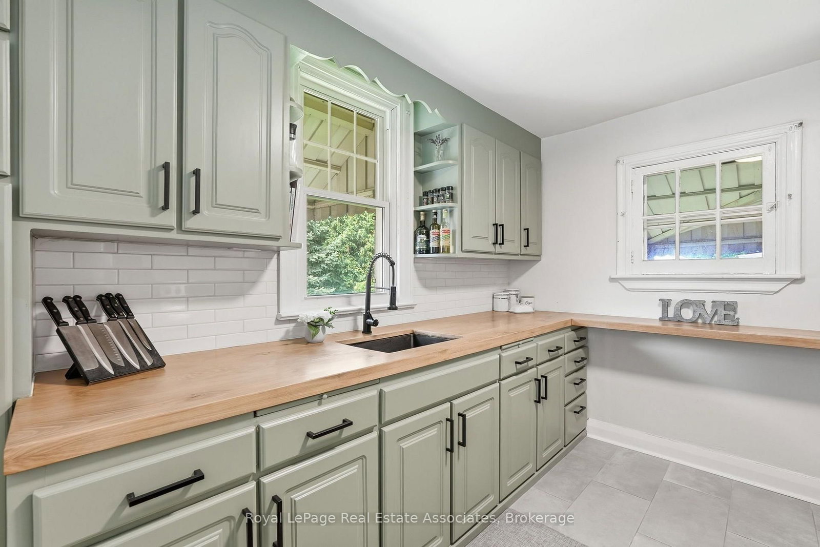 96 Huxley Avenue S • Hamilton, ON photo 24