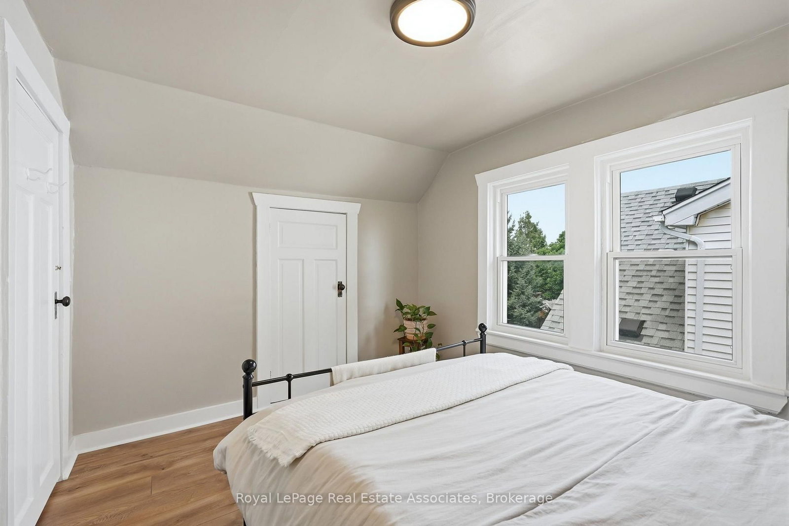 96 Huxley Avenue S • Hamilton, ON photo 34