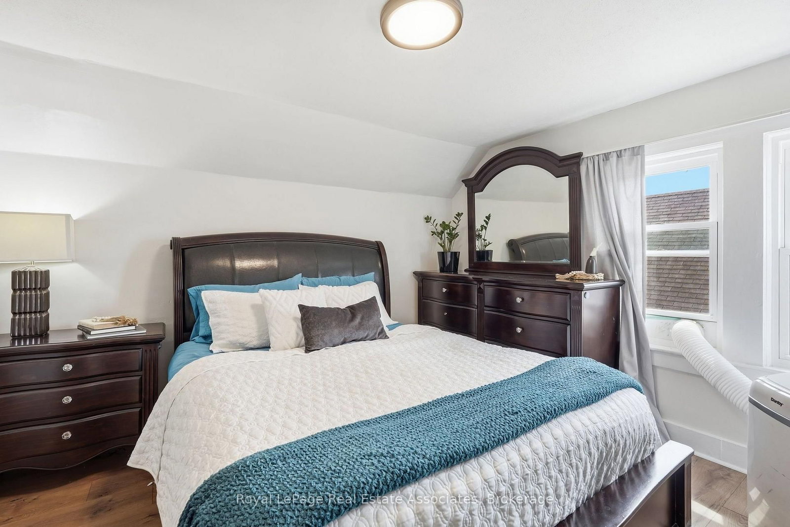 96 Huxley Avenue S • Hamilton, ON photo 35