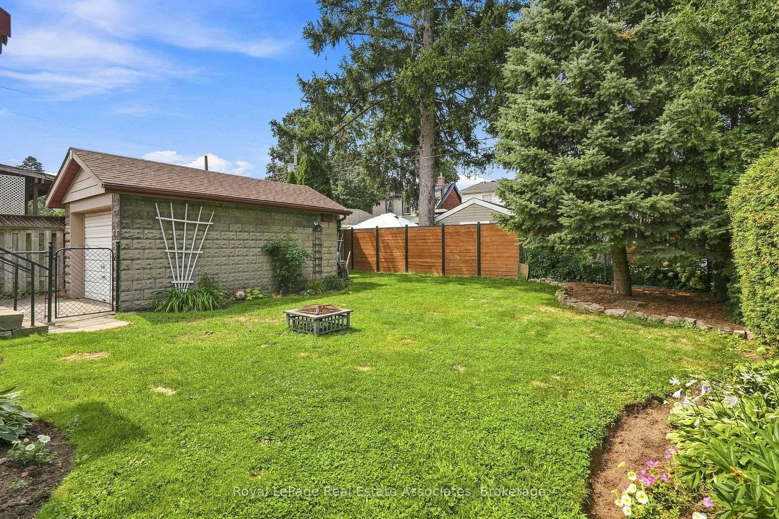 96 Huxley Avenue S • Hamilton, ON photo 44