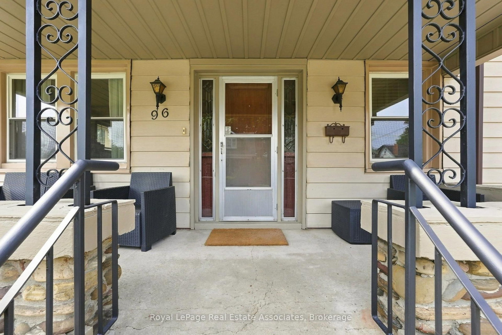 96 Huxley Avenue S • Hamilton, ON photo 5