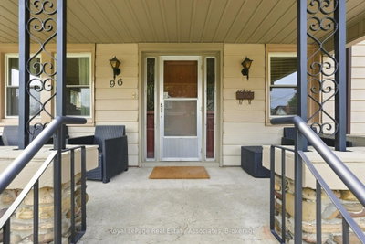 96 Huxley Avenue S • Hamilton, ON photo 5
