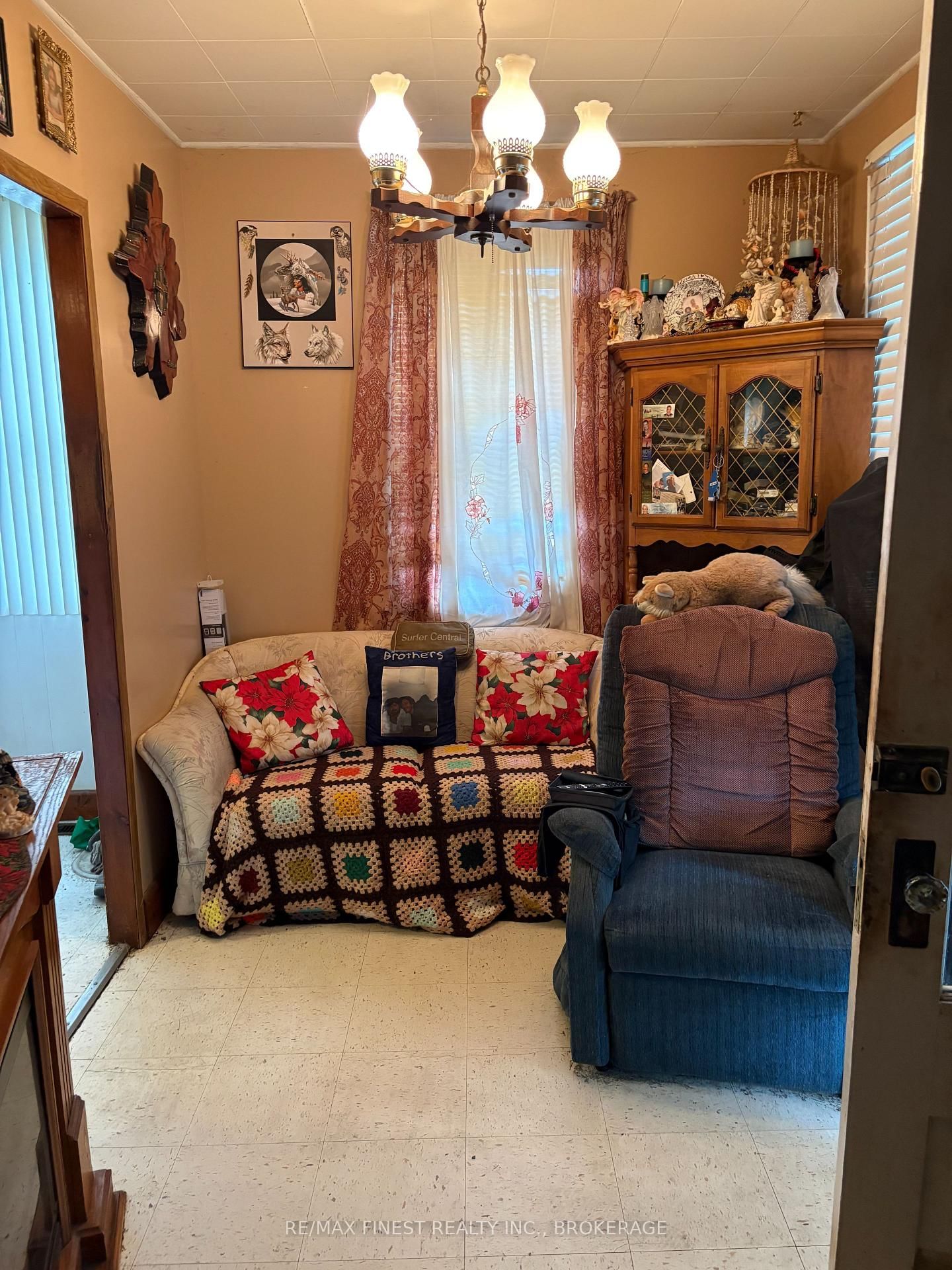 Listing Image 8