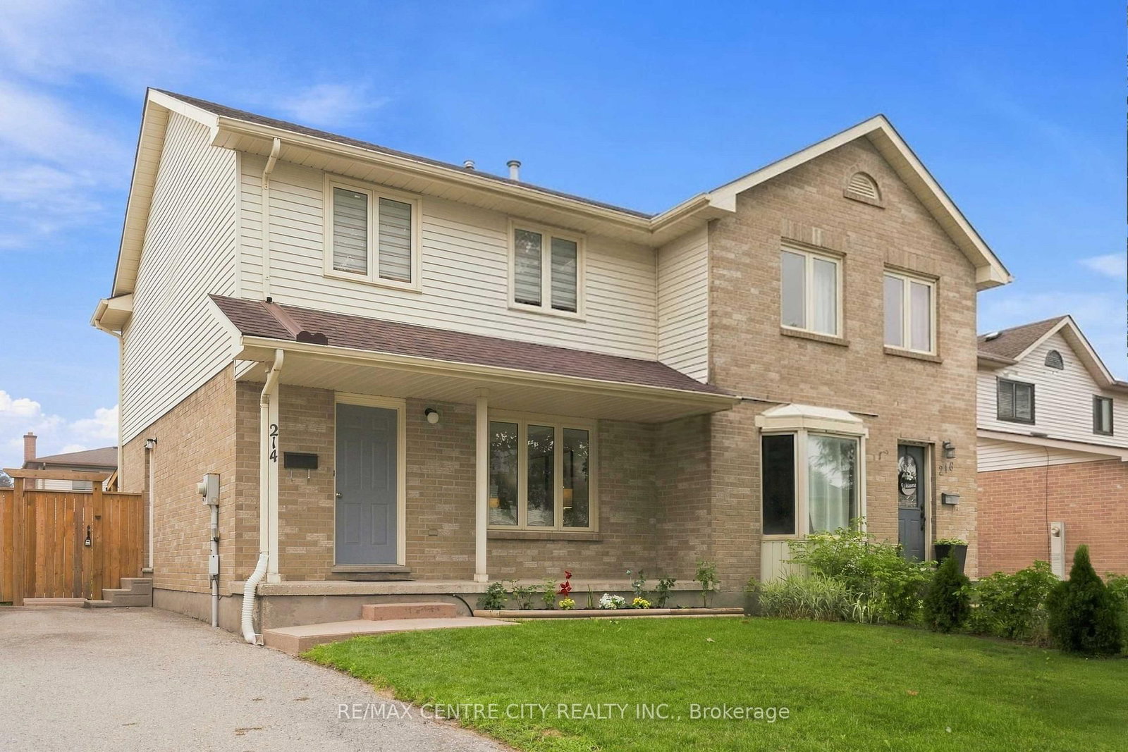 214 Martinet Avenue, London East