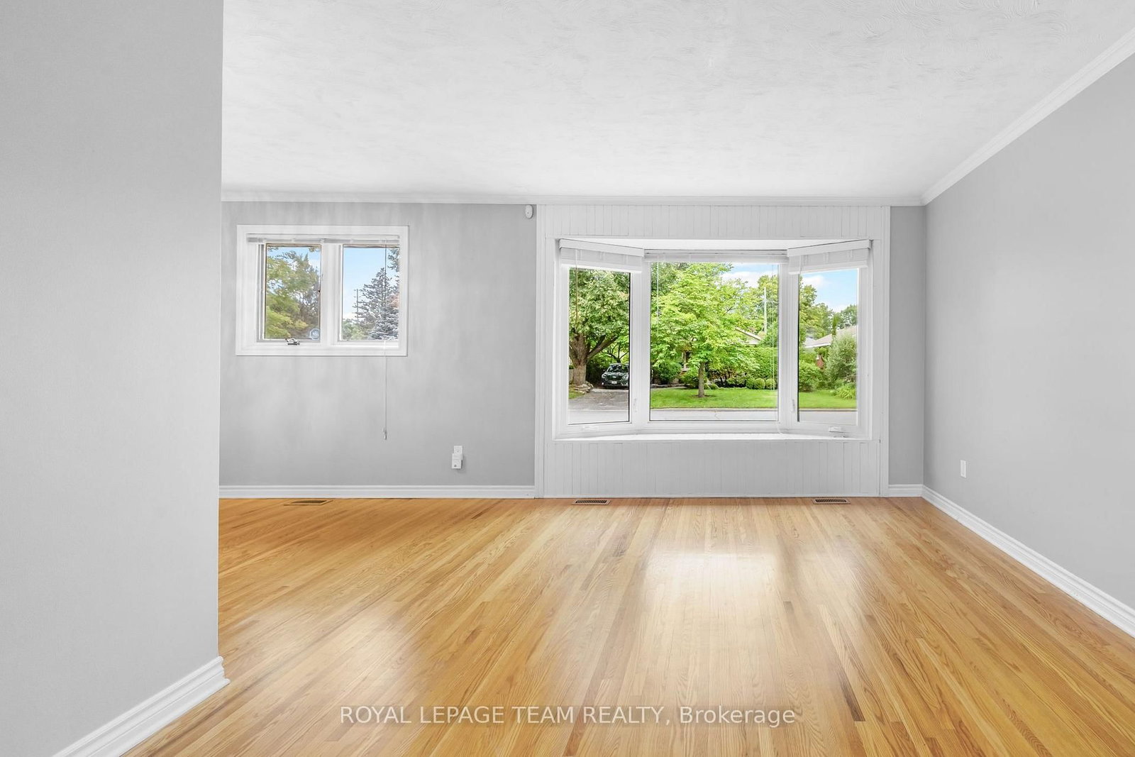 2349 Edwin Crescent • Ottawa, ON photo 10