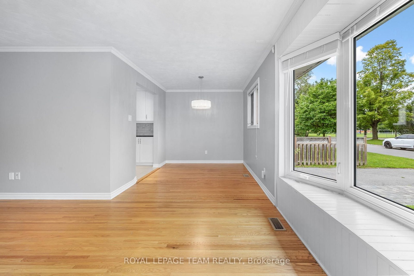 2349 Edwin Crescent • Ottawa, ON photo 12
