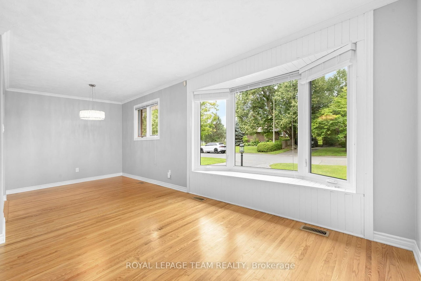 2349 Edwin Crescent • Ottawa, ON photo 15