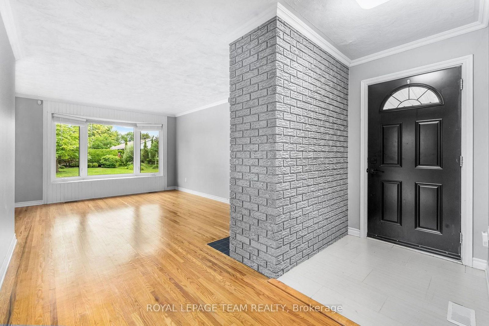2349 Edwin Crescent • Ottawa, ON photo 8