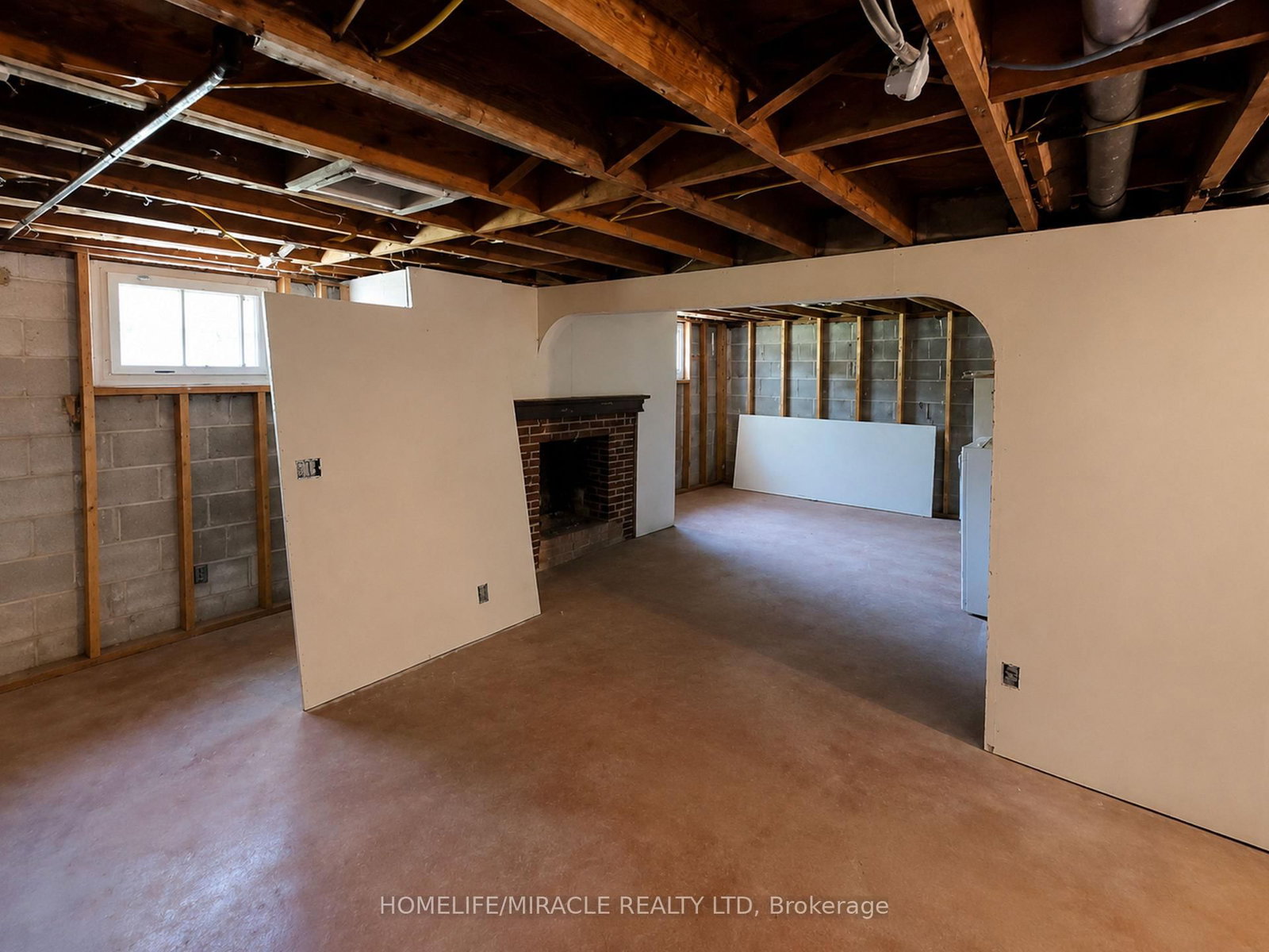 Listing Image 44