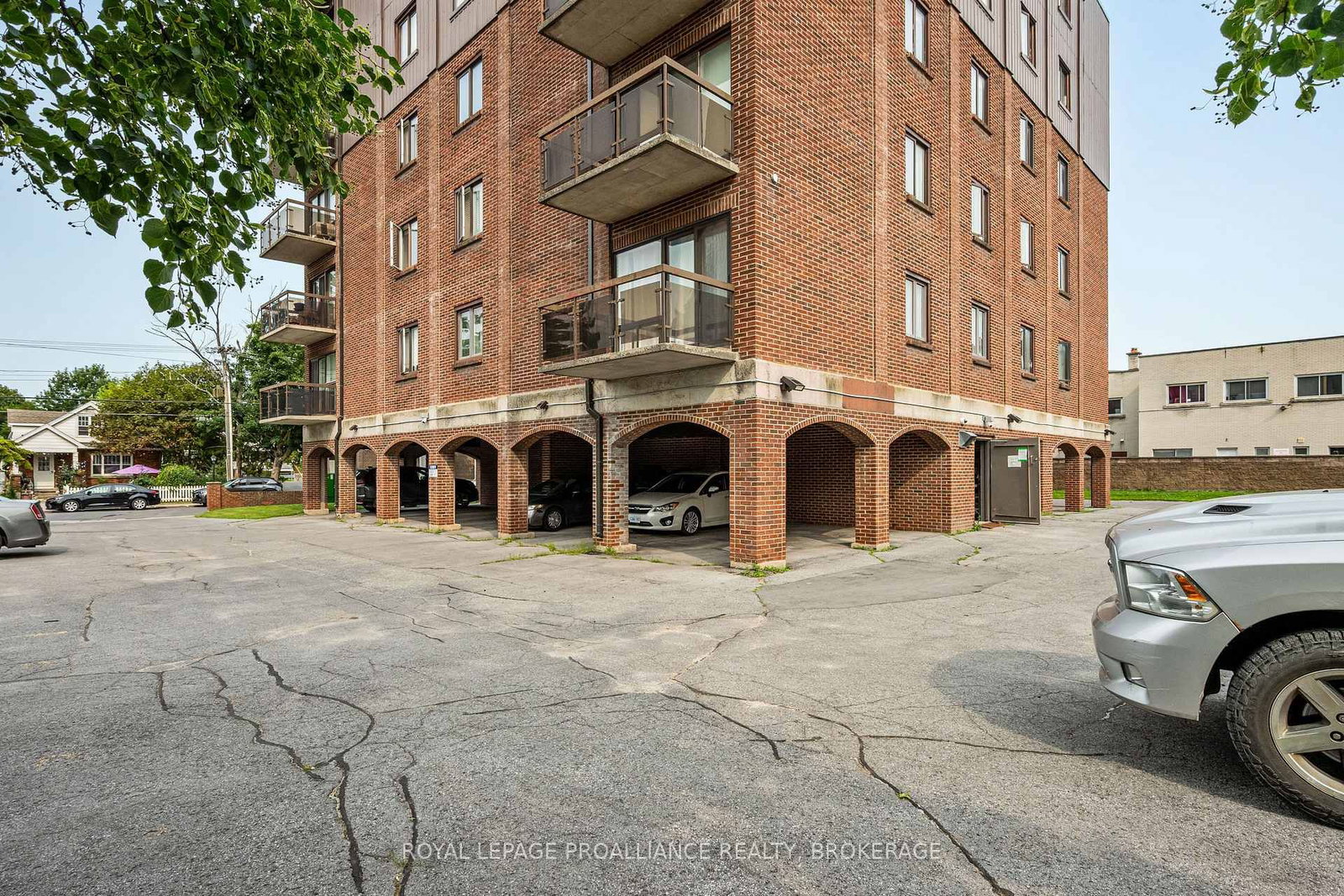 Listing Image 6