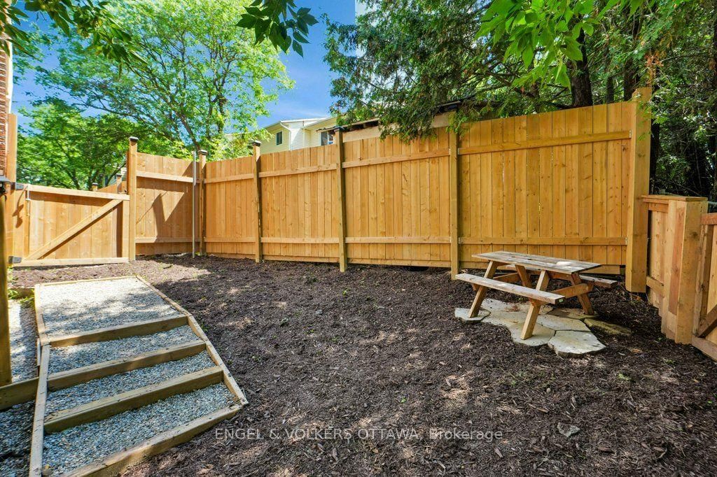 878 Grenon Avenue • Ottawa, ON photo 36