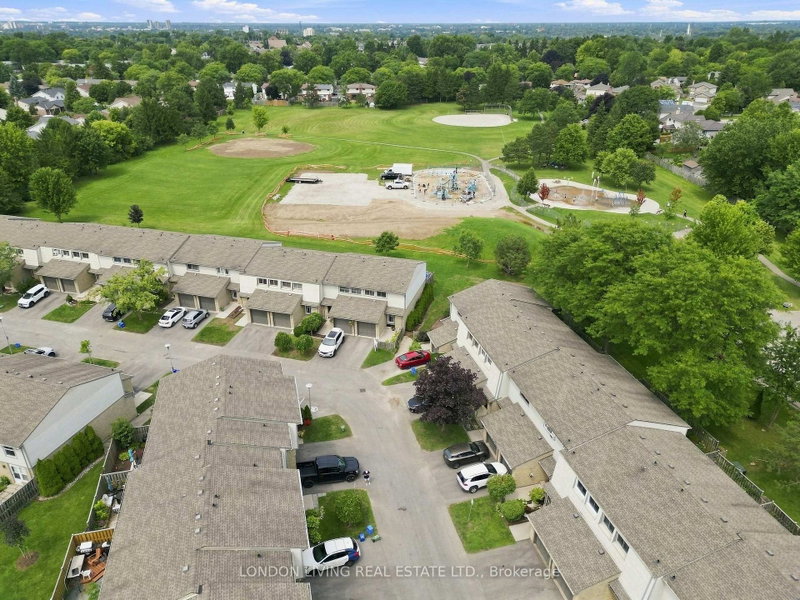 193 Deveron Crescent