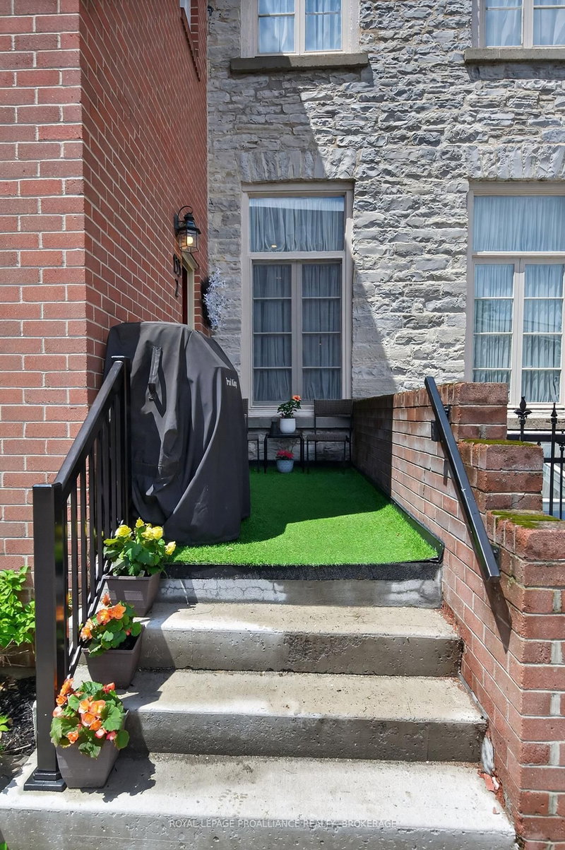 2 - 133 King Street E