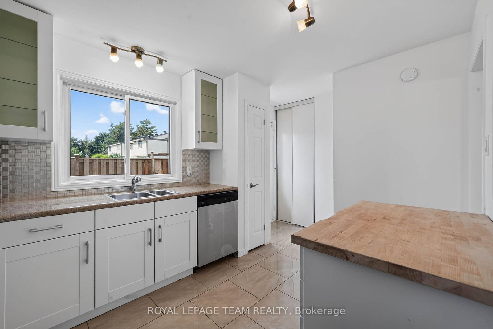 1918 Belmore Lane • #13 • Ottawa, ON photo 13