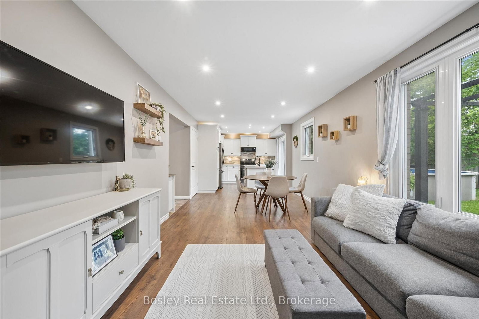 687 Champlain Boulevard • Cambridge, ON photo 10