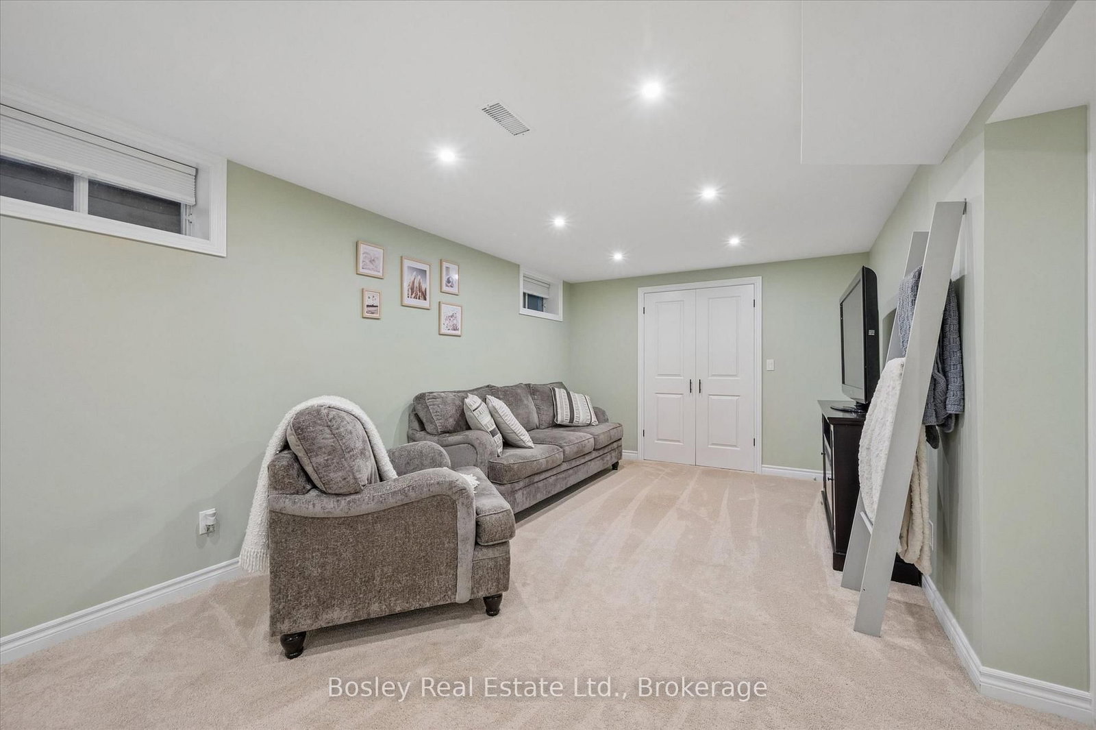687 Champlain Boulevard • Cambridge, ON photo 29
