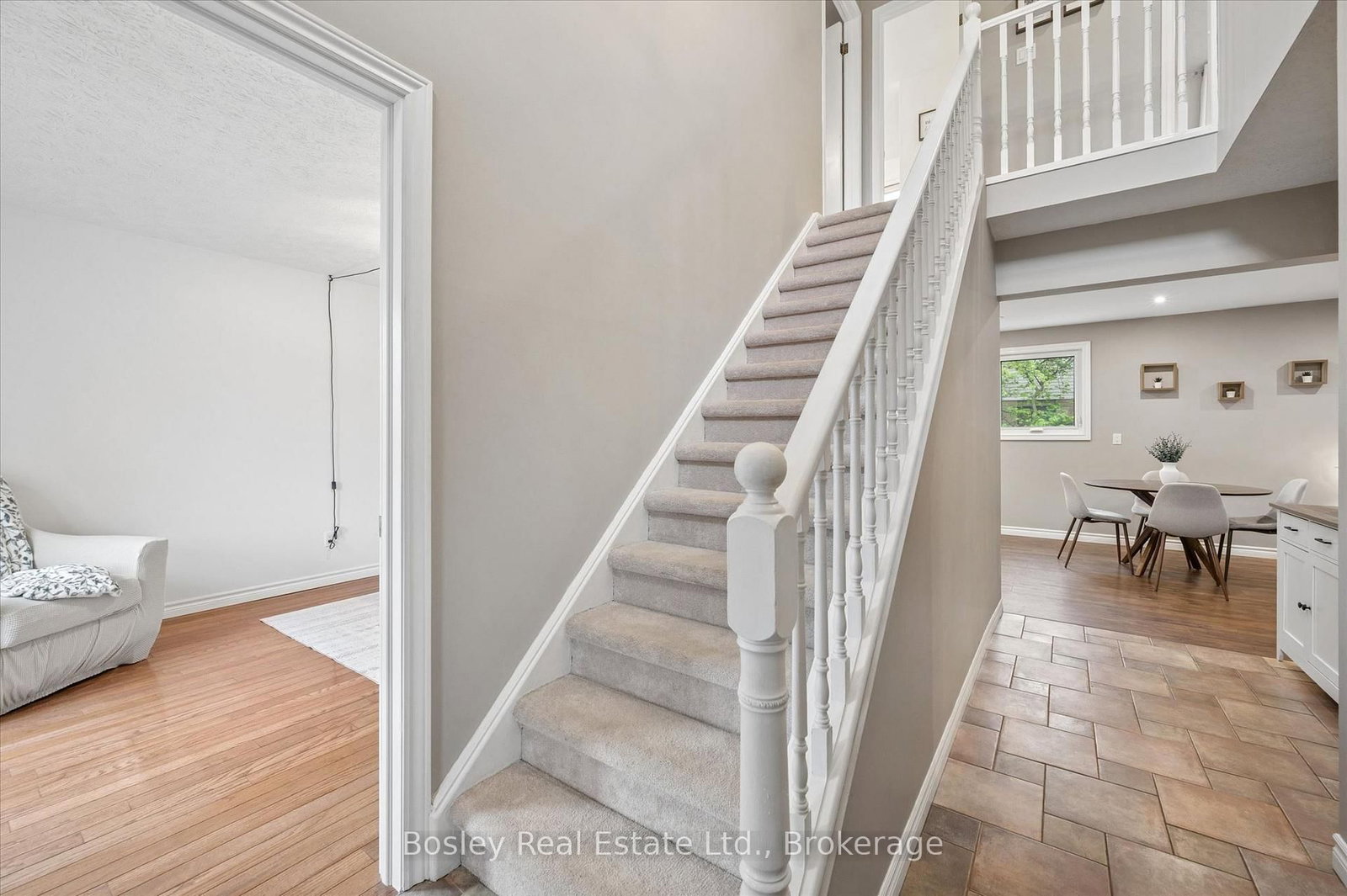 687 Champlain Boulevard • Cambridge, ON photo 5