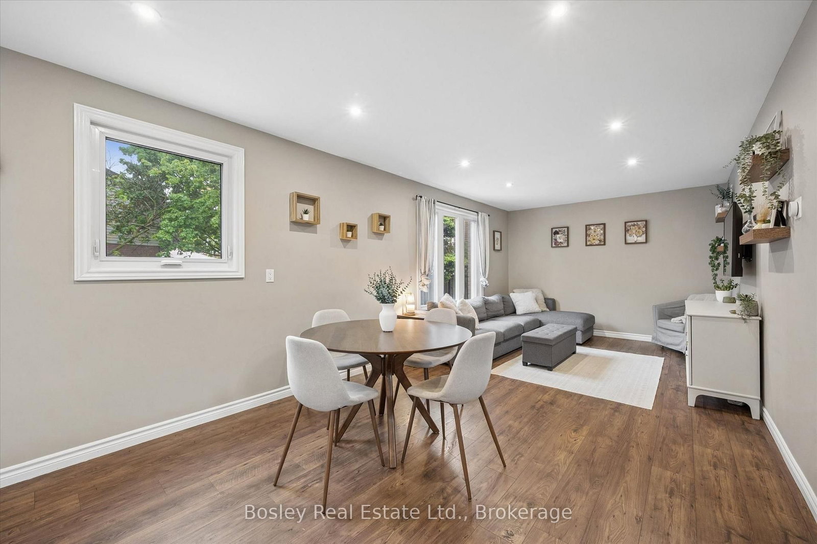 687 Champlain Boulevard • Cambridge, ON photo 8