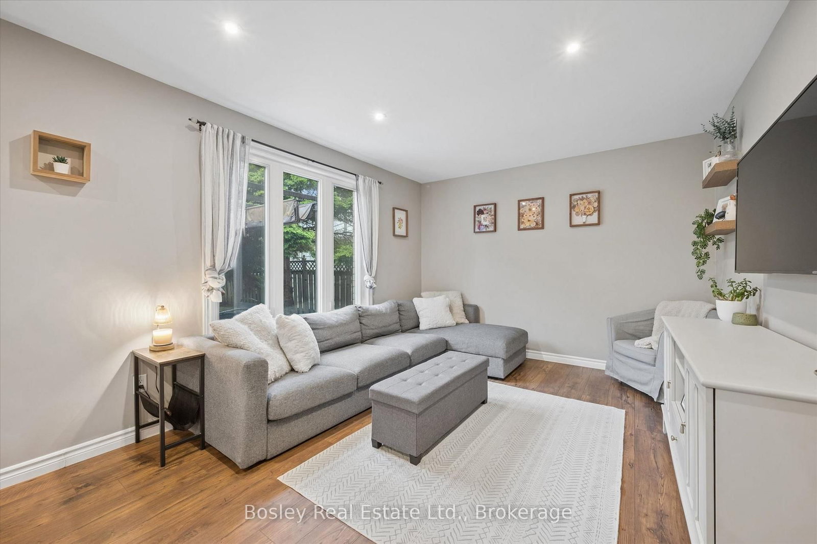 687 Champlain Boulevard • Cambridge, ON photo 9
