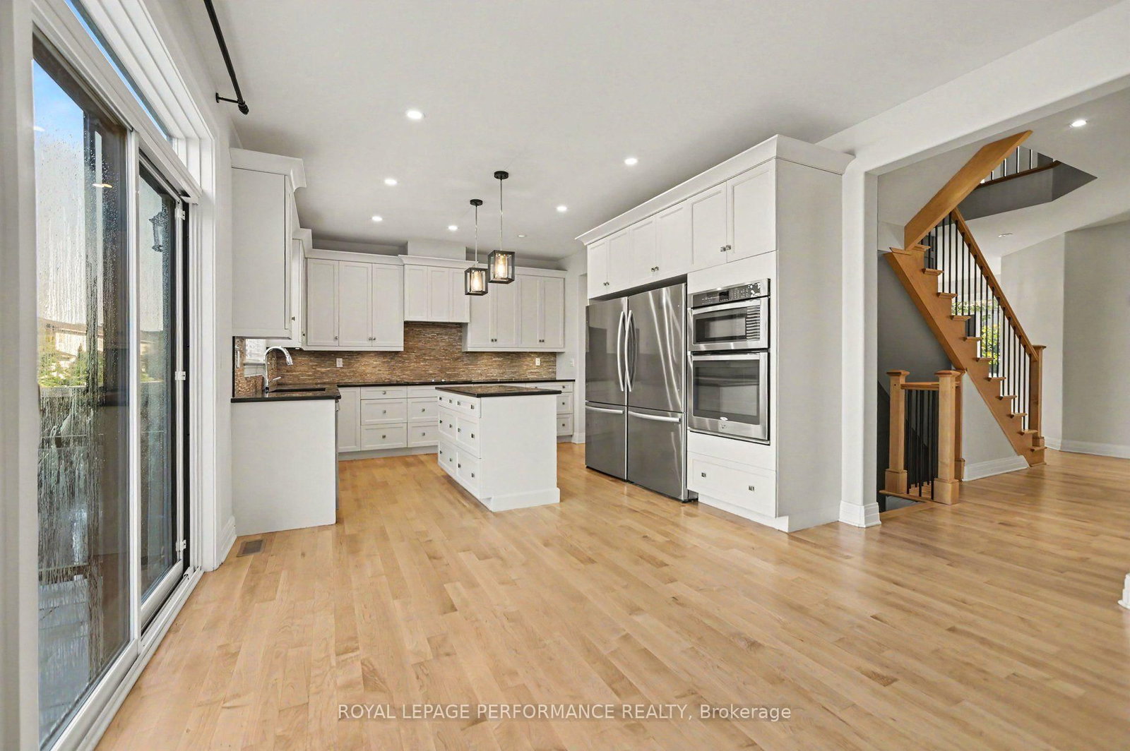 523 Adamson Crescent • Ottawa, ON photo 10