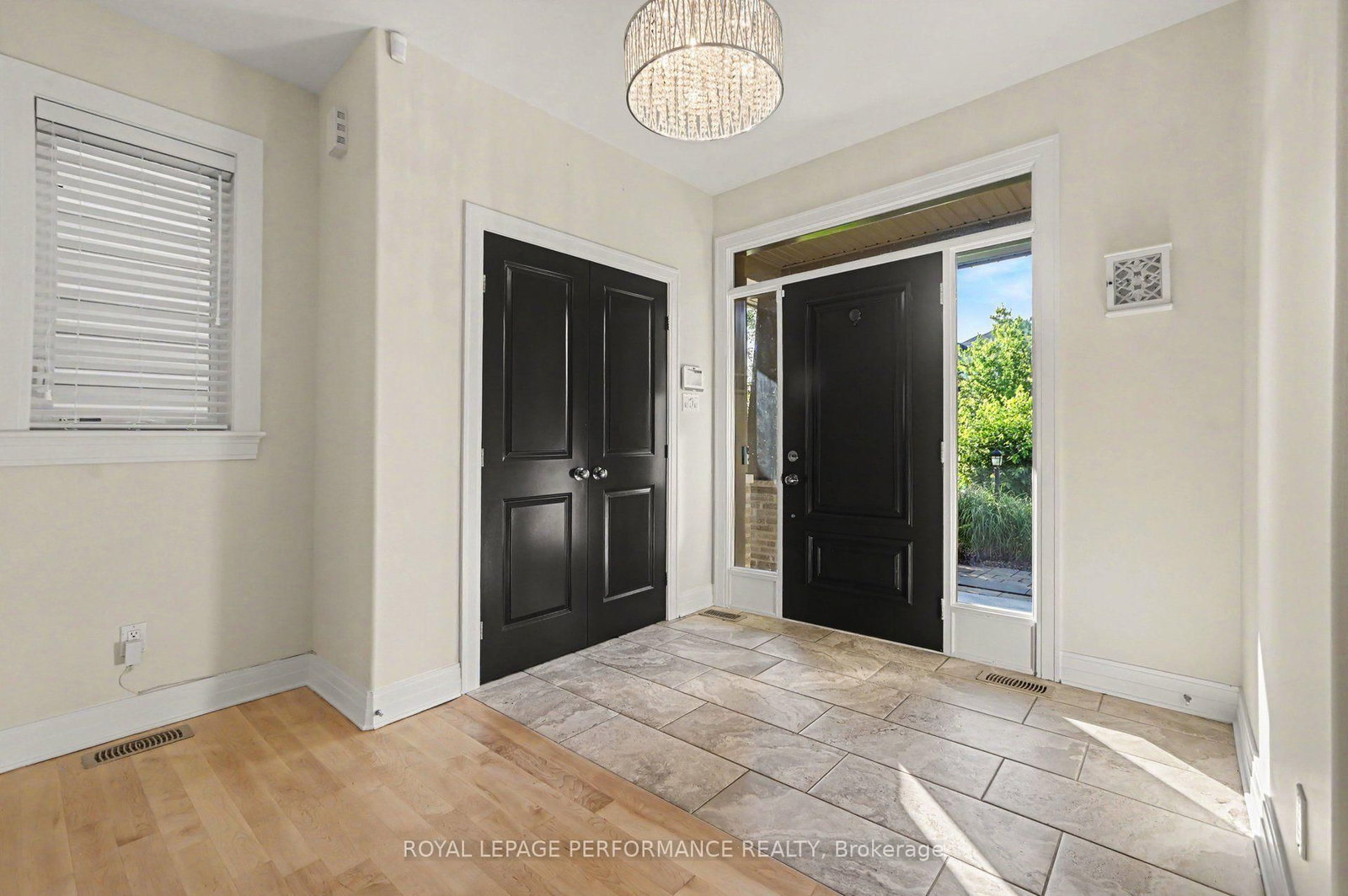 523 Adamson Crescent • Ottawa, ON photo 15
