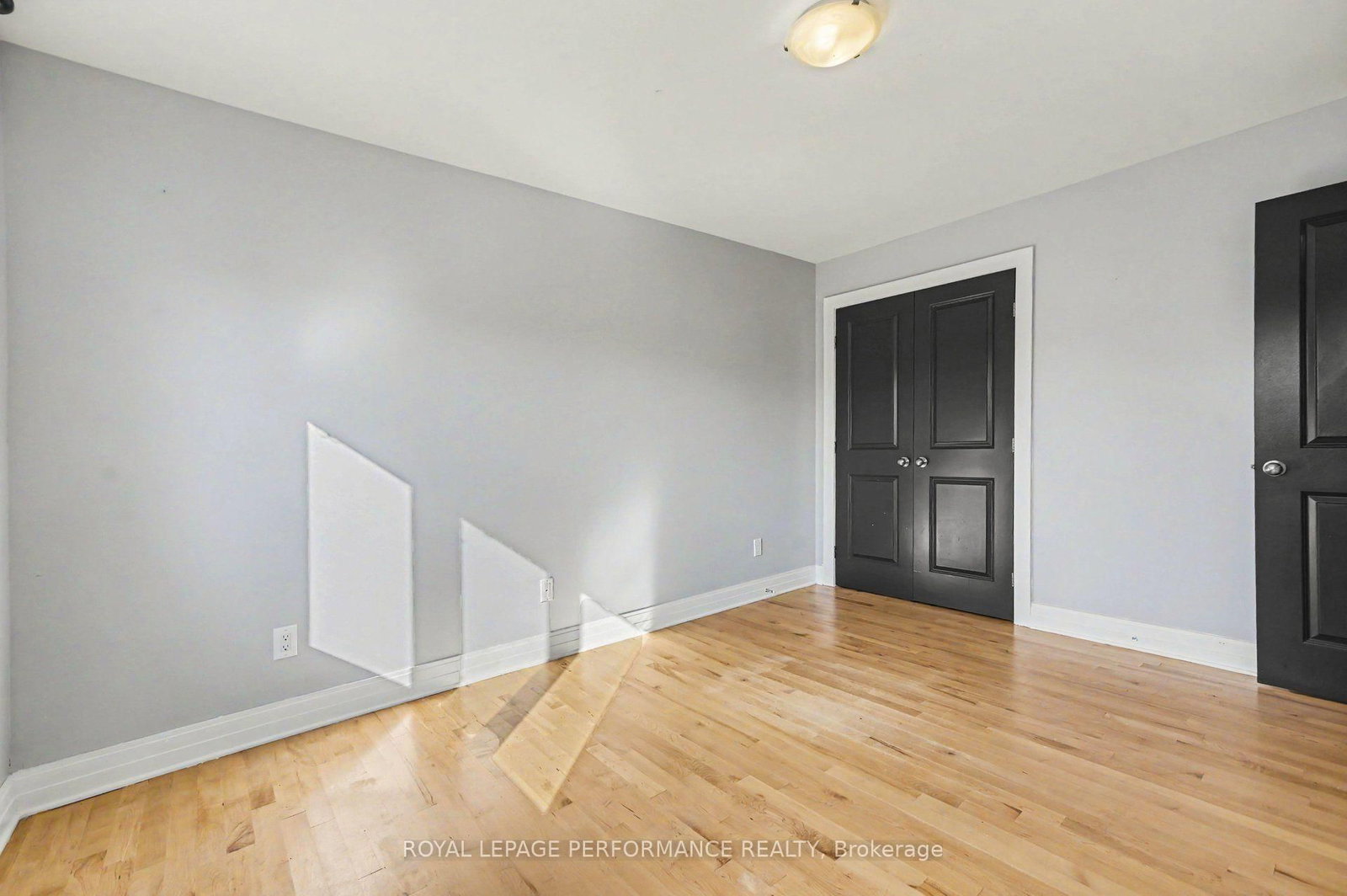 523 Adamson Crescent • Ottawa, ON photo 24