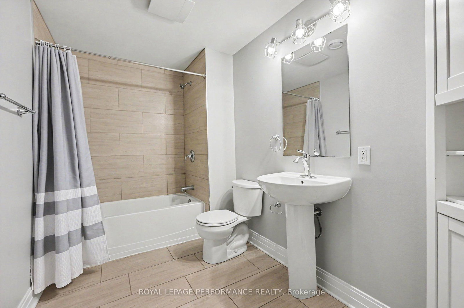523 Adamson Crescent • Ottawa, ON photo 33