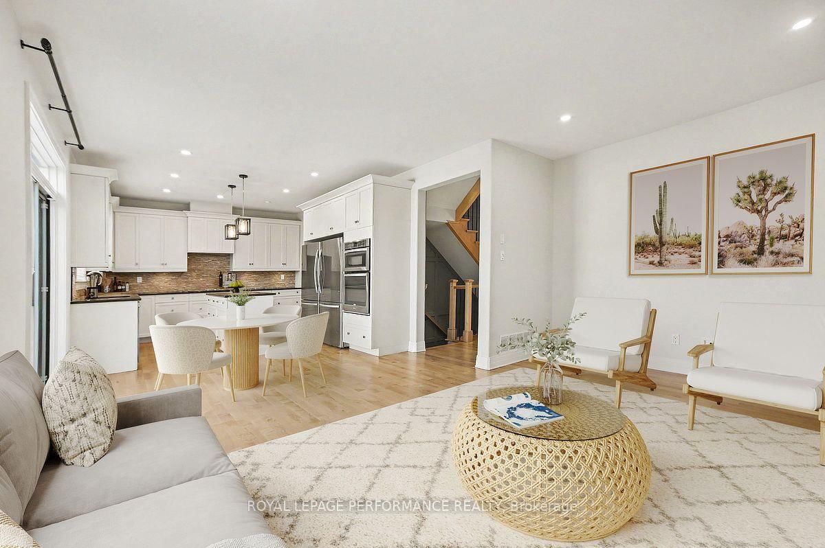 523 Adamson Crescent • Ottawa, ON photo 4