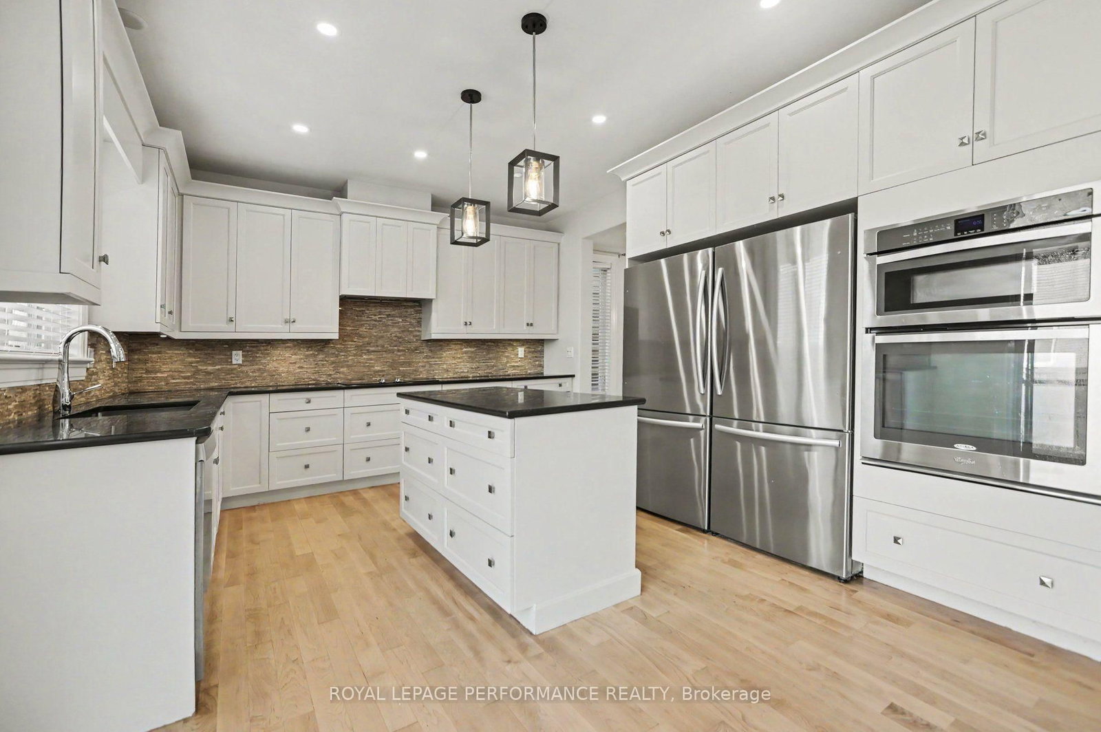 523 Adamson Crescent • Ottawa, ON photo 6