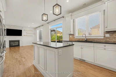 523 Adamson Crescent • Ottawa, ON photo 8