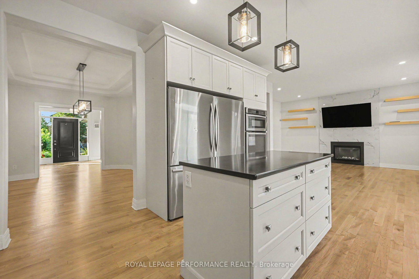 523 Adamson Crescent • Ottawa, ON photo 9