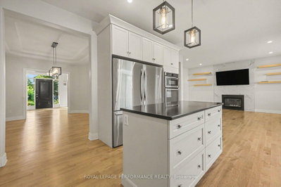 523 Adamson Crescent • Ottawa, ON photo 9