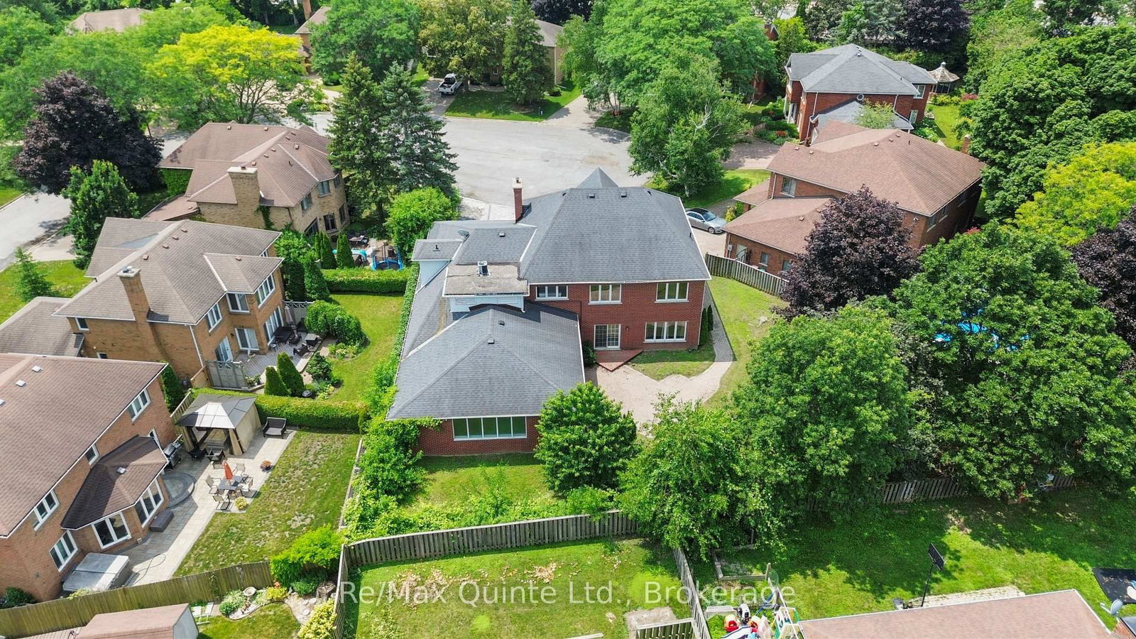 17 Applewood Court • Quinte West, ON photo 4