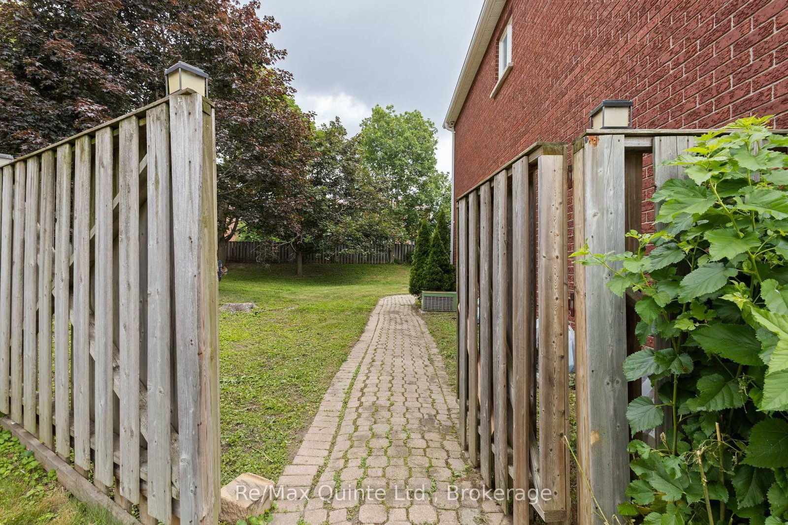 17 Applewood Court • Quinte West, ON photo 5