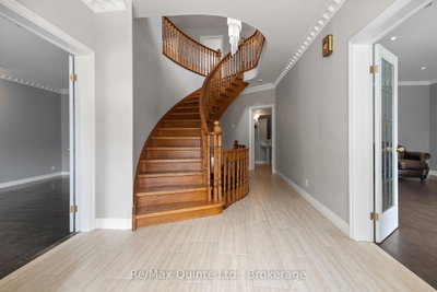 17 Applewood Court • Quinte West, ON photo 8