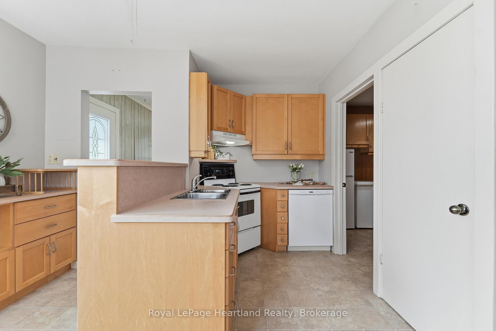 128 Britannia Road W • Goderich, ON photo 10