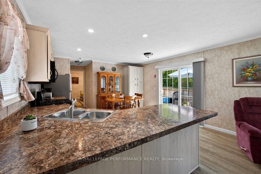 16 Eastgate Avenue • Ottawa, ON photo 14