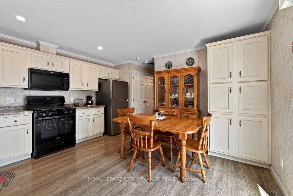 16 Eastgate Avenue • Ottawa, ON photo 22