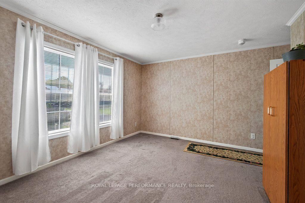16 Eastgate Avenue • Ottawa, ON photo 28