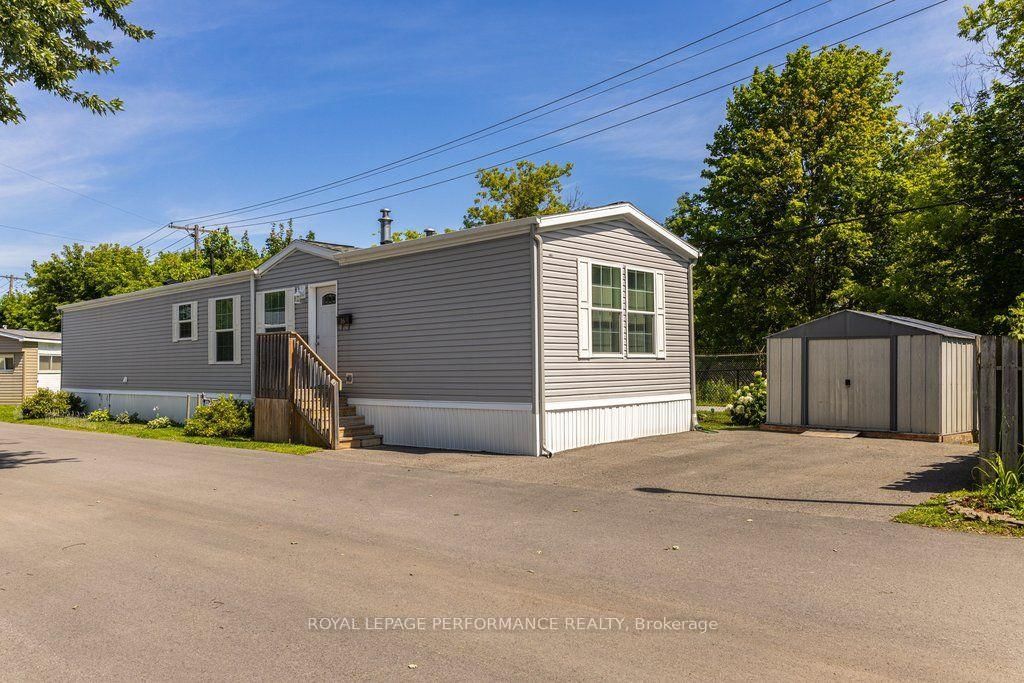 16 Eastgate Avenue • Ottawa, ON photo 3