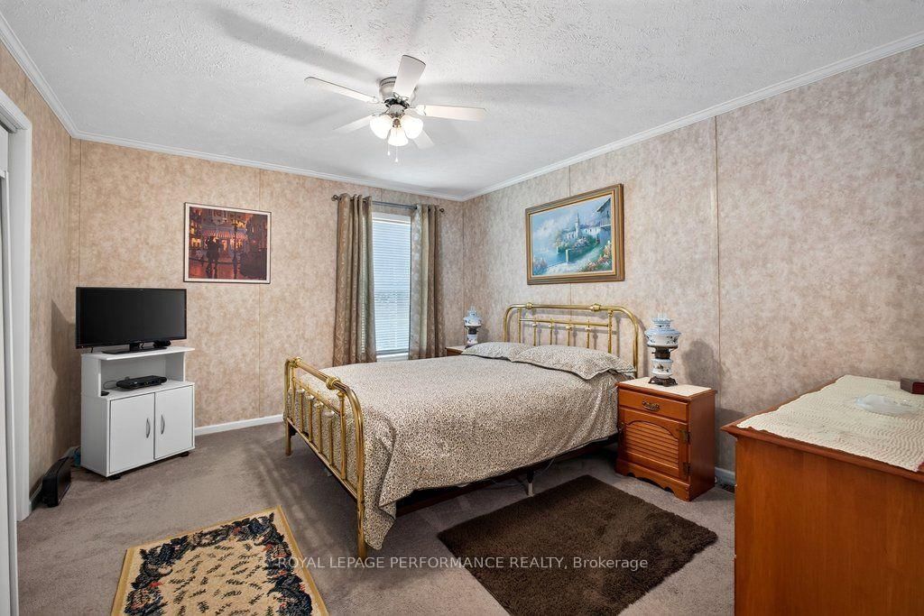 16 Eastgate Avenue • Ottawa, ON photo 32