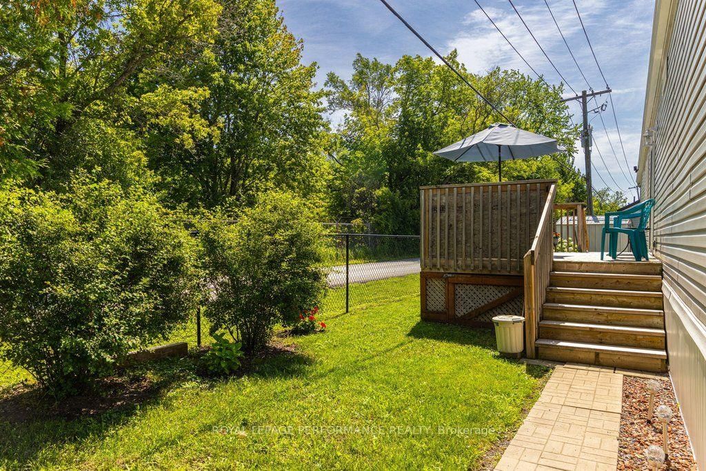 16 Eastgate Avenue • Ottawa, ON photo 38