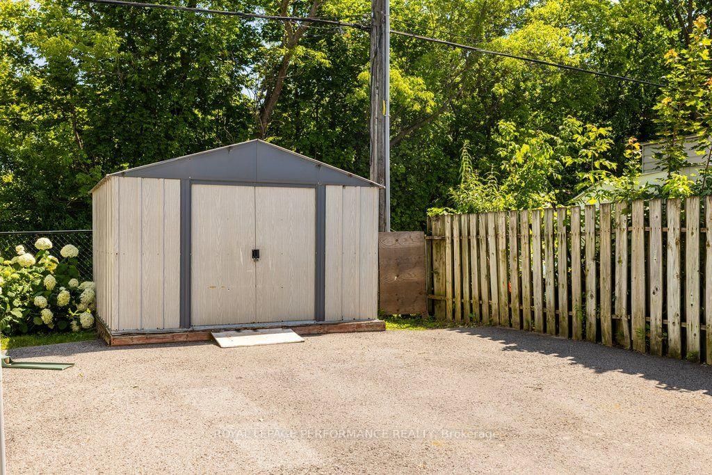 16 Eastgate Avenue • Ottawa, ON photo 4